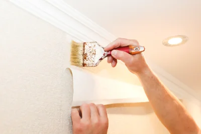 Pose de papier peint à Monieux — revêtements muraux et toiles de verre